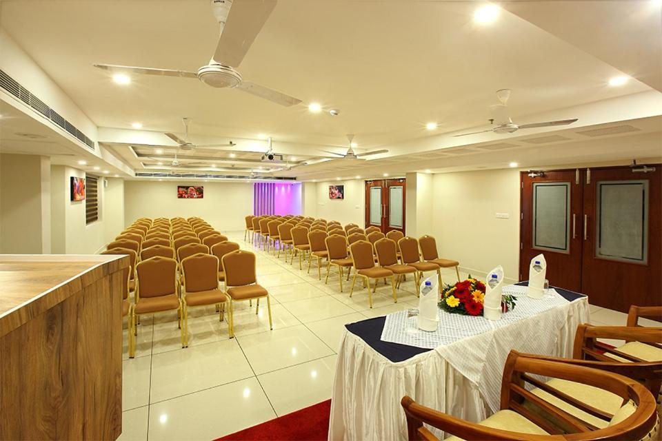 Lumbini Supreme Hotel Thrissur Exterior photo