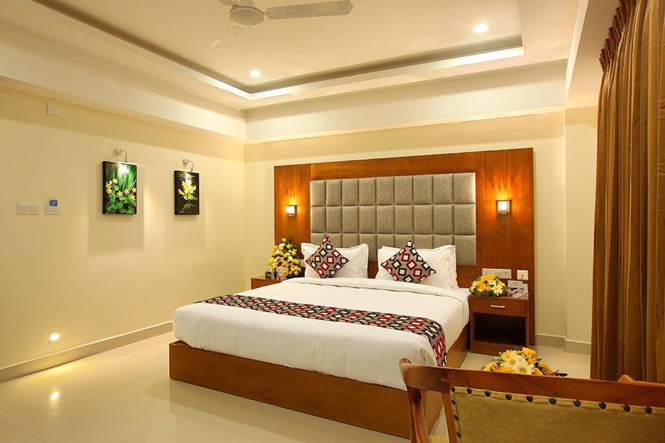 Lumbini Supreme Hotel Thrissur Exterior photo