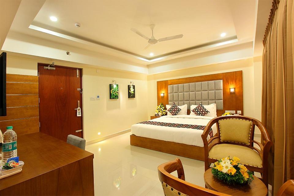 Lumbini Supreme Hotel Thrissur Exterior photo