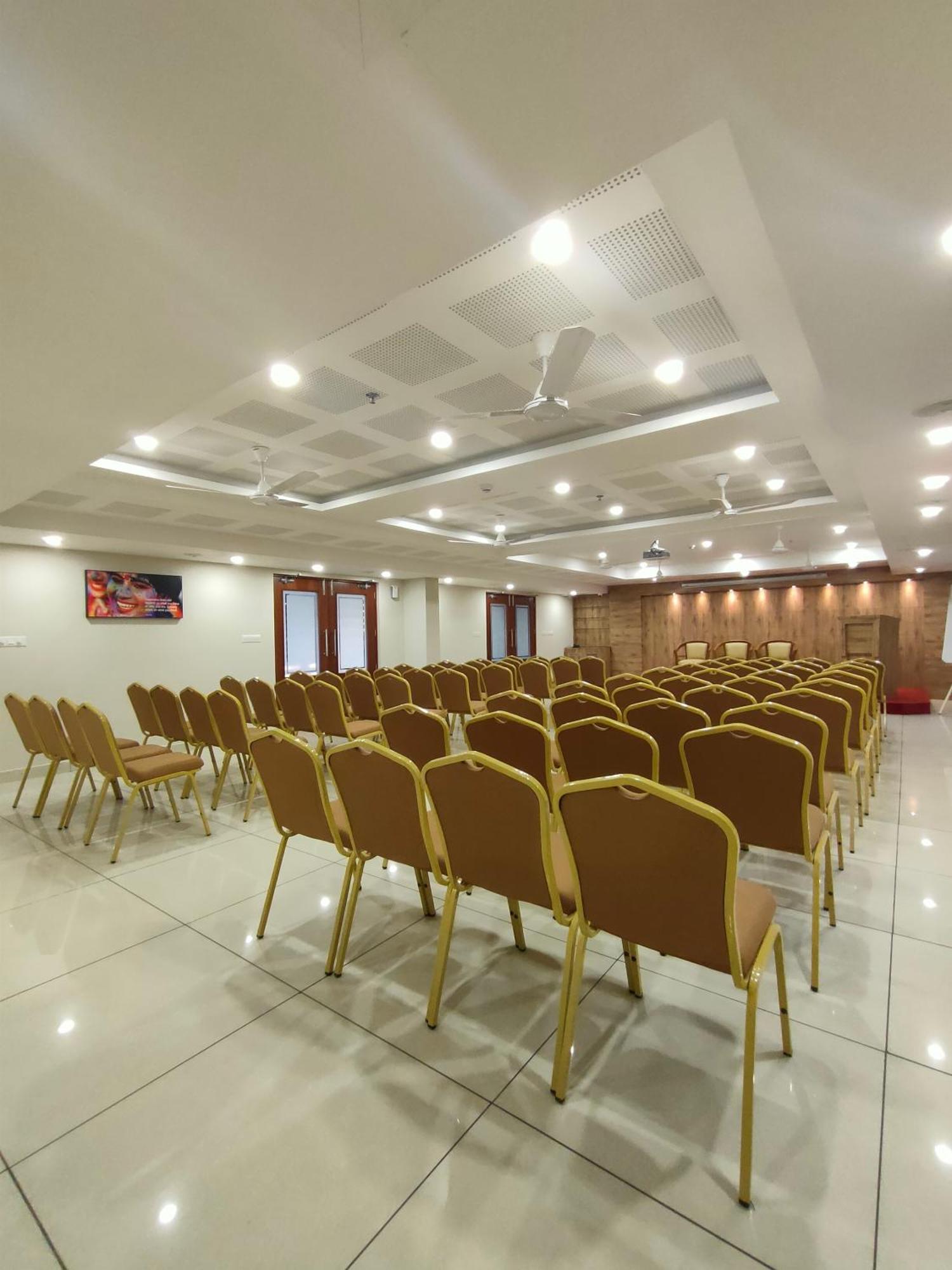 Lumbini Supreme Hotel Thrissur Exterior photo
