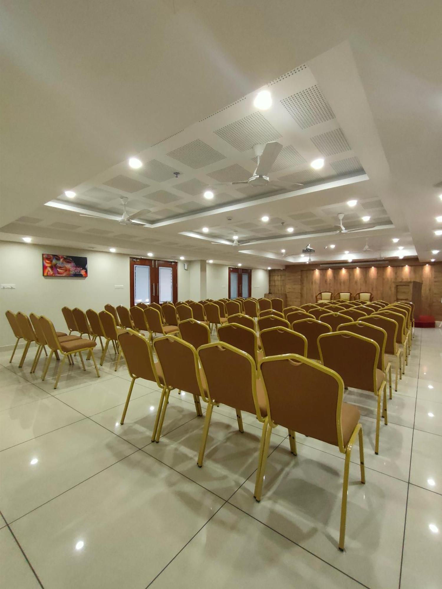 Lumbini Supreme Hotel Thrissur Exterior photo